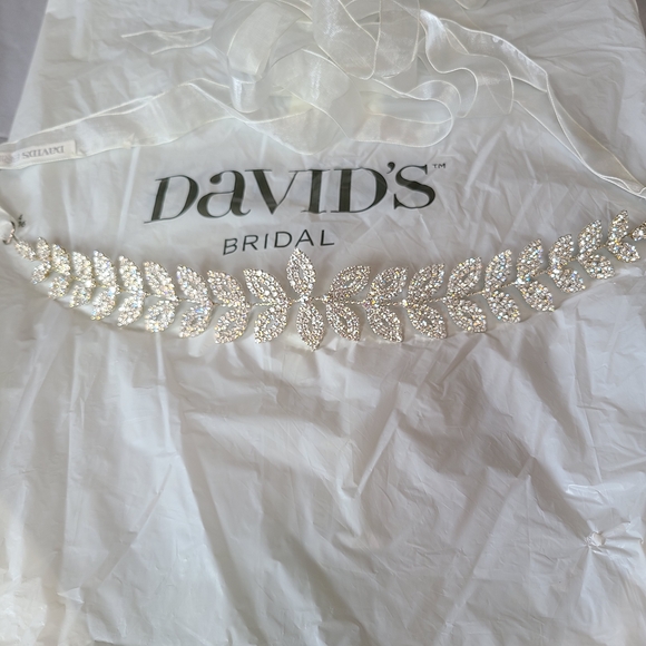 David's Bridal Silver Leaf Crystal Belt - Picture 4 of 4